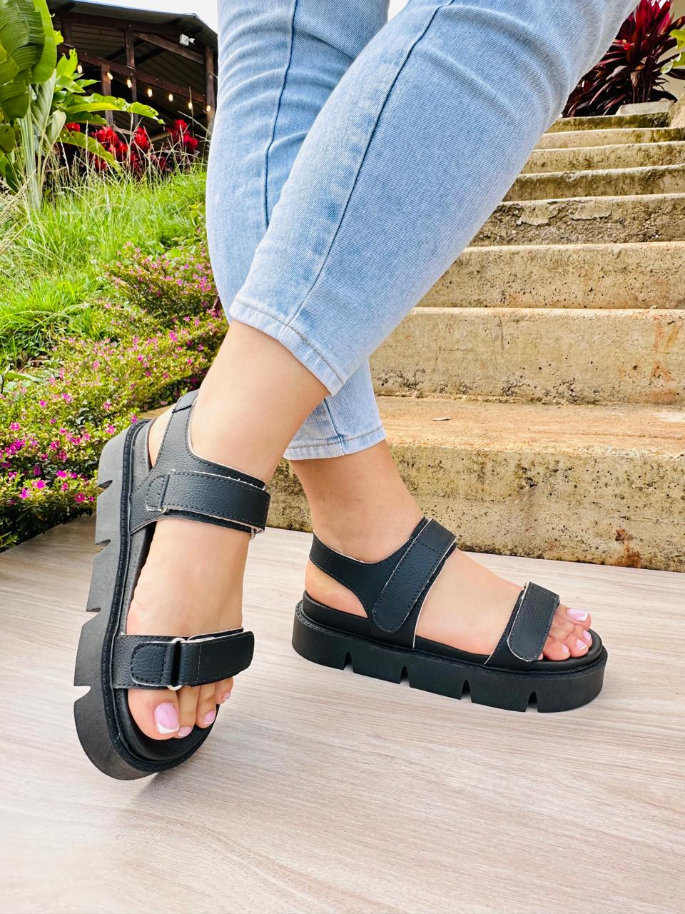 SHOES CONFORT FLEX KAROL G SANDALIAS