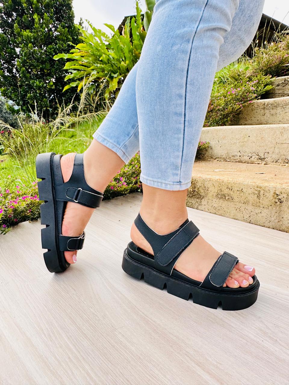 SHOES CONFORT FLEX KAROL G SANDALIAS