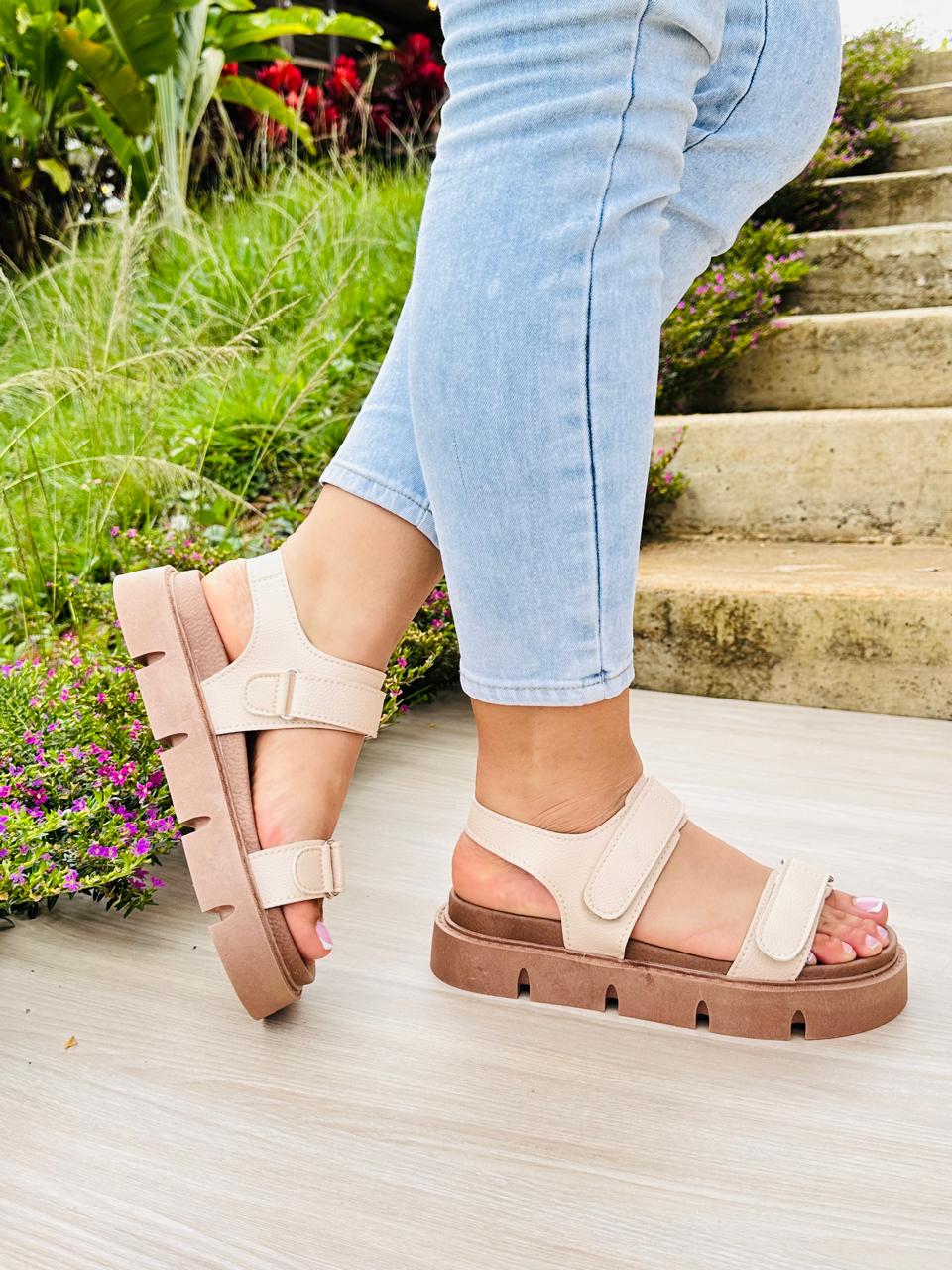 SHOES CONFORT FLEX KAROL G SANDALIAS