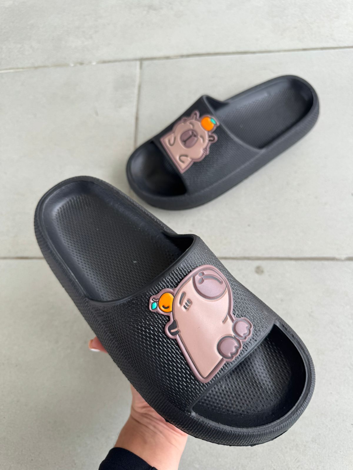 PAGA AL RECIBIR - Sandalia Capibara